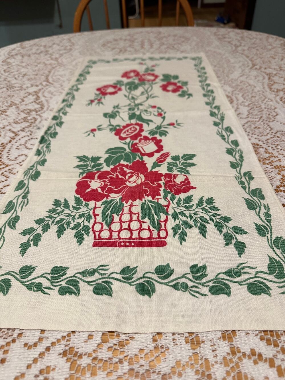 Vintage Rose Table Runner Floral Basket Linen Red Green Country Border Cloth